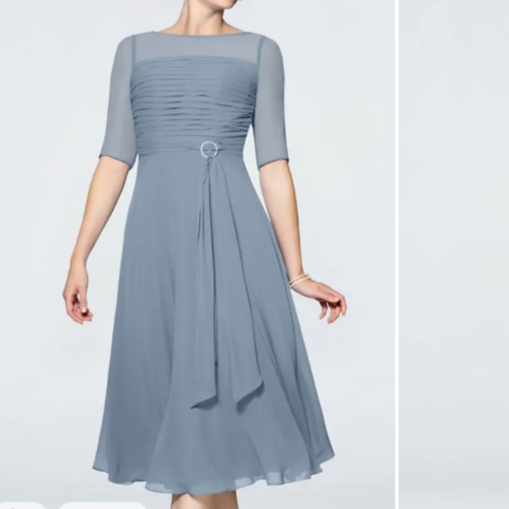 NWT A-Line Mother of the Bride Dress Elegant Jewel Neck Tea Length in CHAMPAGNE.